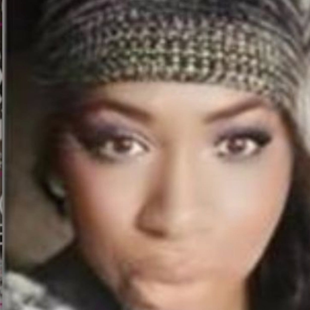 Meet your Posher, Idona